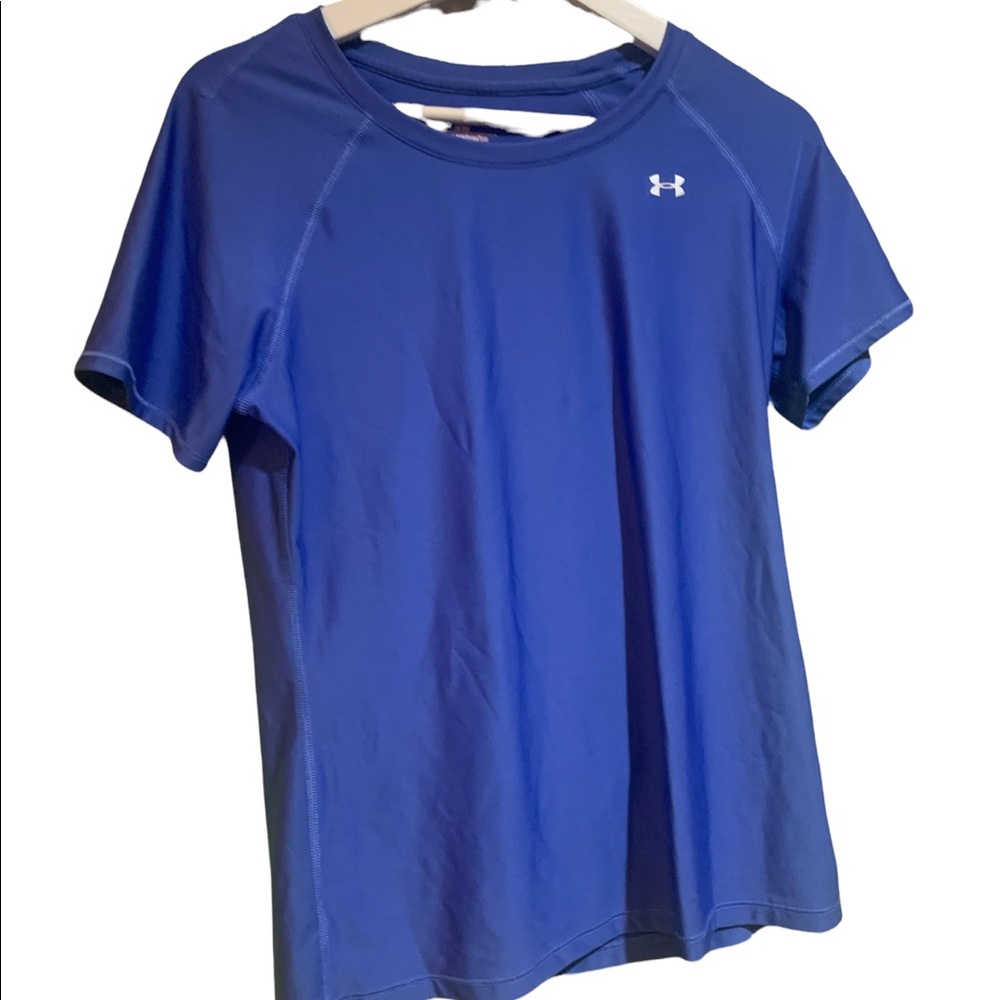 Women’s Under Armour Fitted Size M heat heat short sleeve shirt